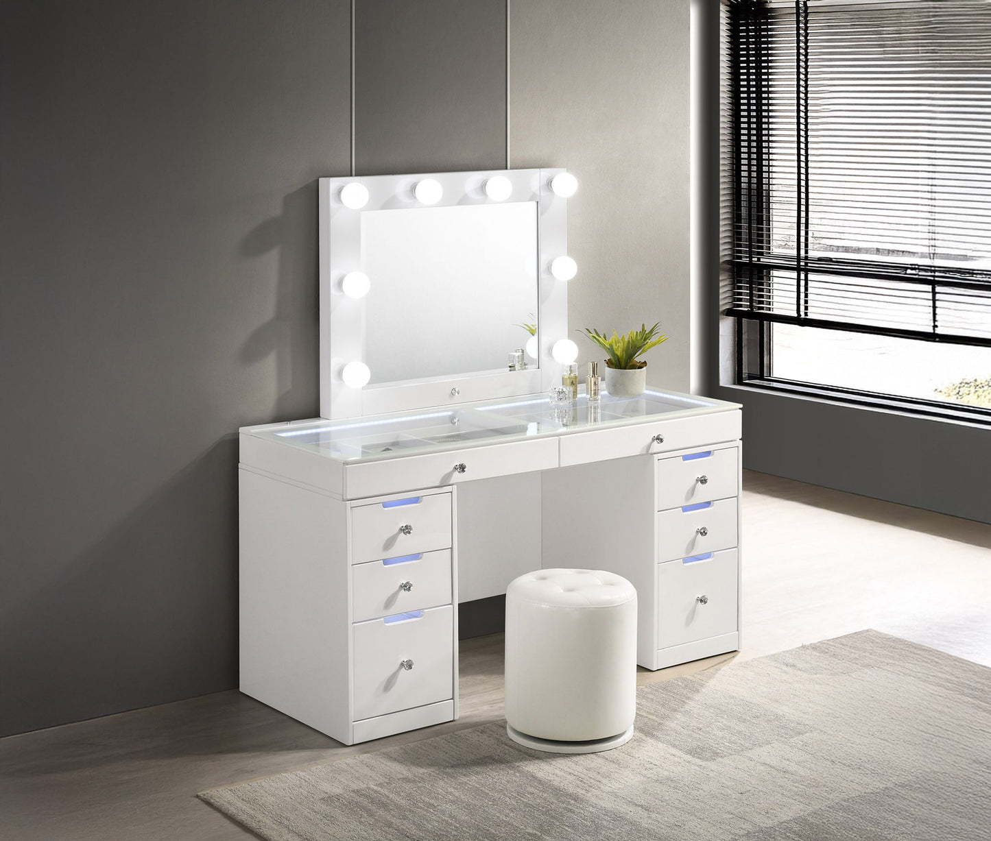 Luxo - Vanity Desk